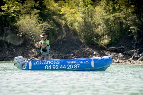 location bateau peche serre poncon